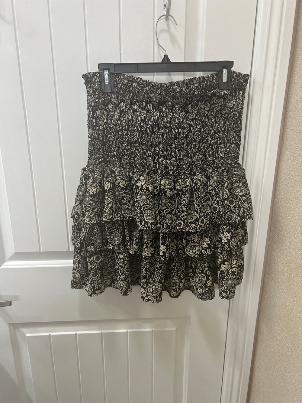 easel Black and Cream Smocked Ruffle Mini Skirt